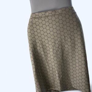 Leota Ivory A-Line Knee-Length Skirt M